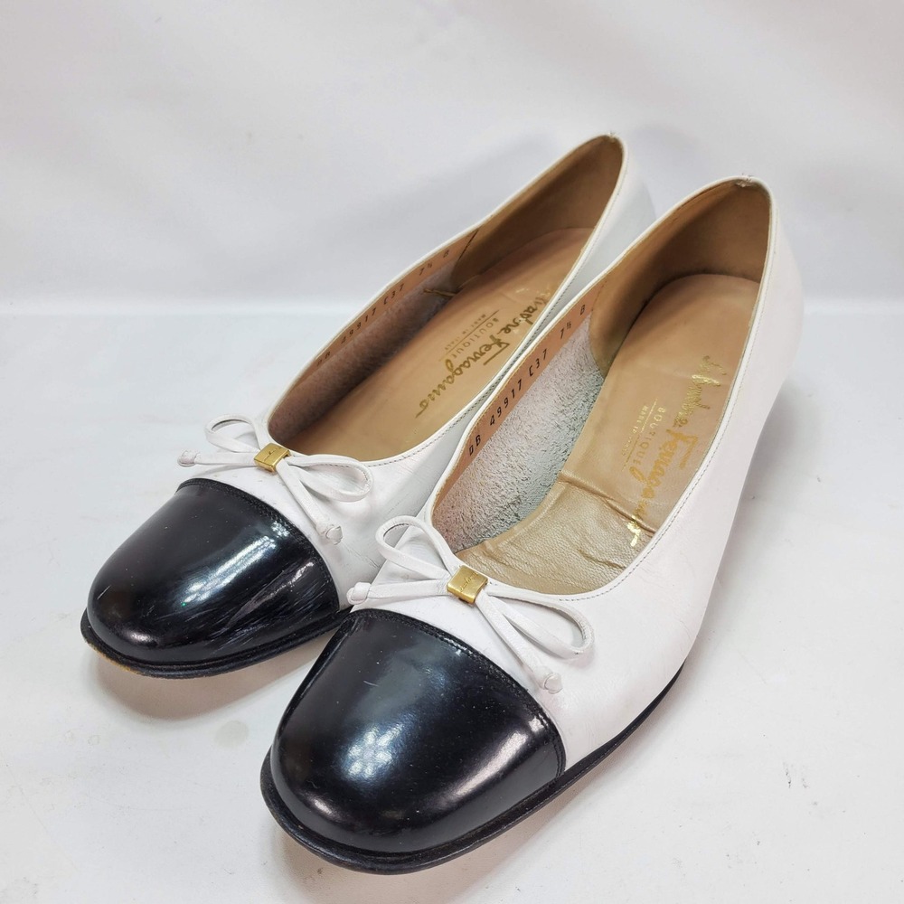Salvatore Ferragamo Pumps Women 7.5 B White Black Cap Toe Bow Block Heel Vintage